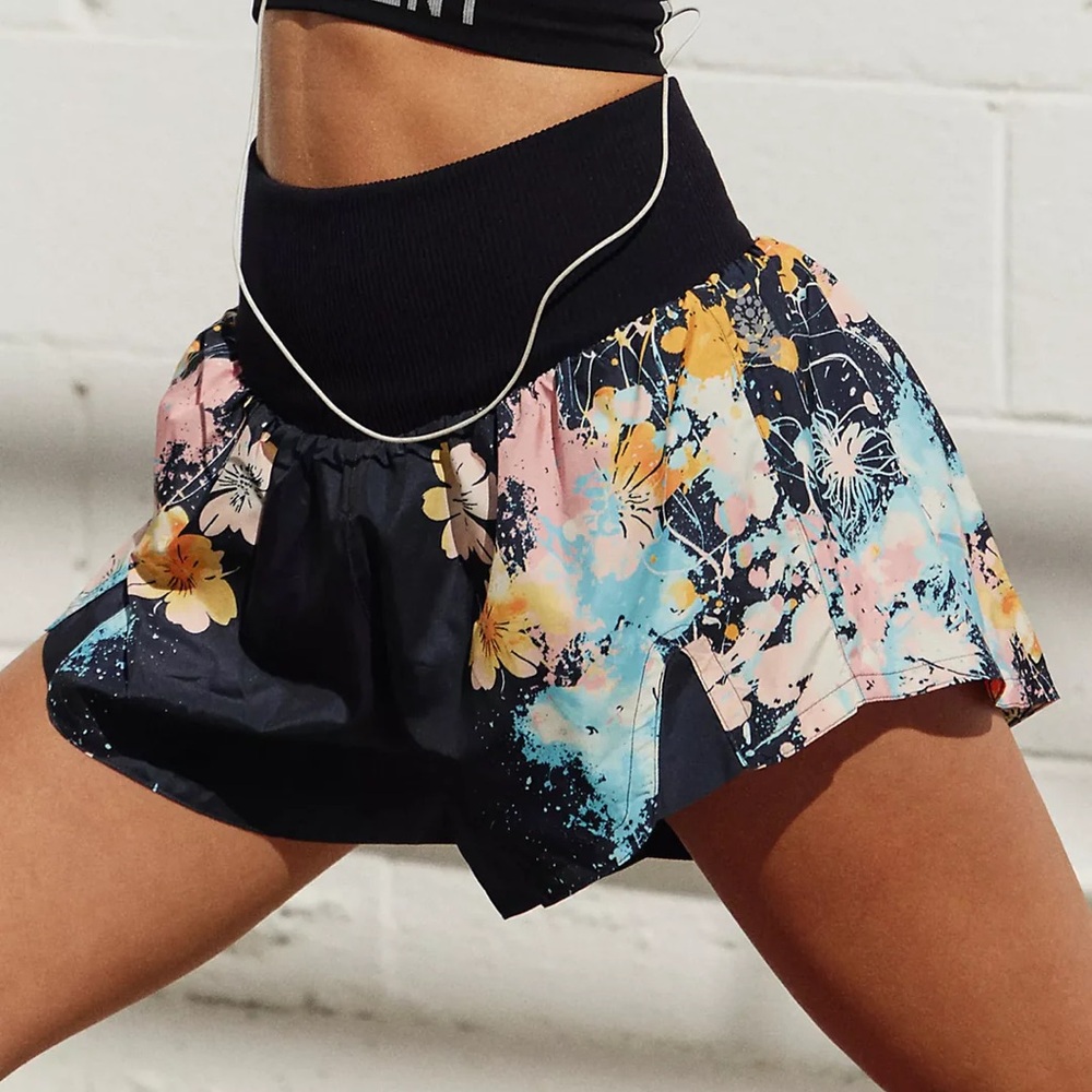 NWT - FREE PEOPLE MOVEMENT Carpe Diem High-Waist Running Shorts - Black/Multi